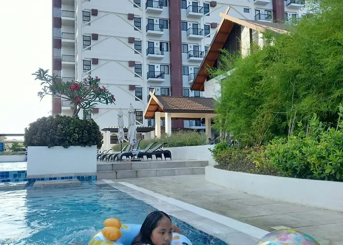 Relaxing With Pool And Balcony Near Cebu Airport Apartment